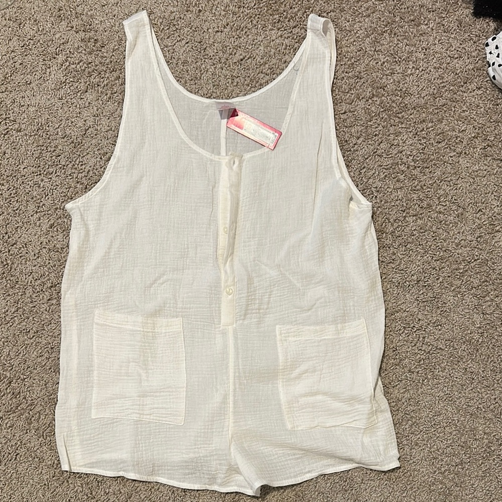 Xhilaration Cream Tank Top with Pockets